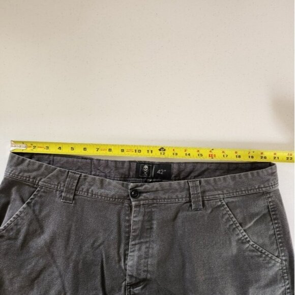 Sullen Gray Flat Front Shorts Skull Mens Size 42 10" Summer - Picture 6 of 8